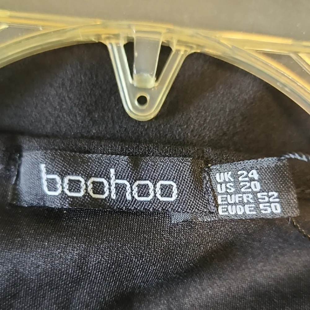 Boohoo Plus Black Midi Dress with Short Sleeves - Picture 11 of 12